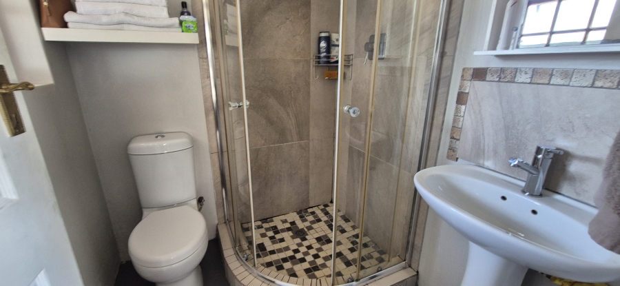 5 Bedroom Property for Sale in Cape Farms Western Cape